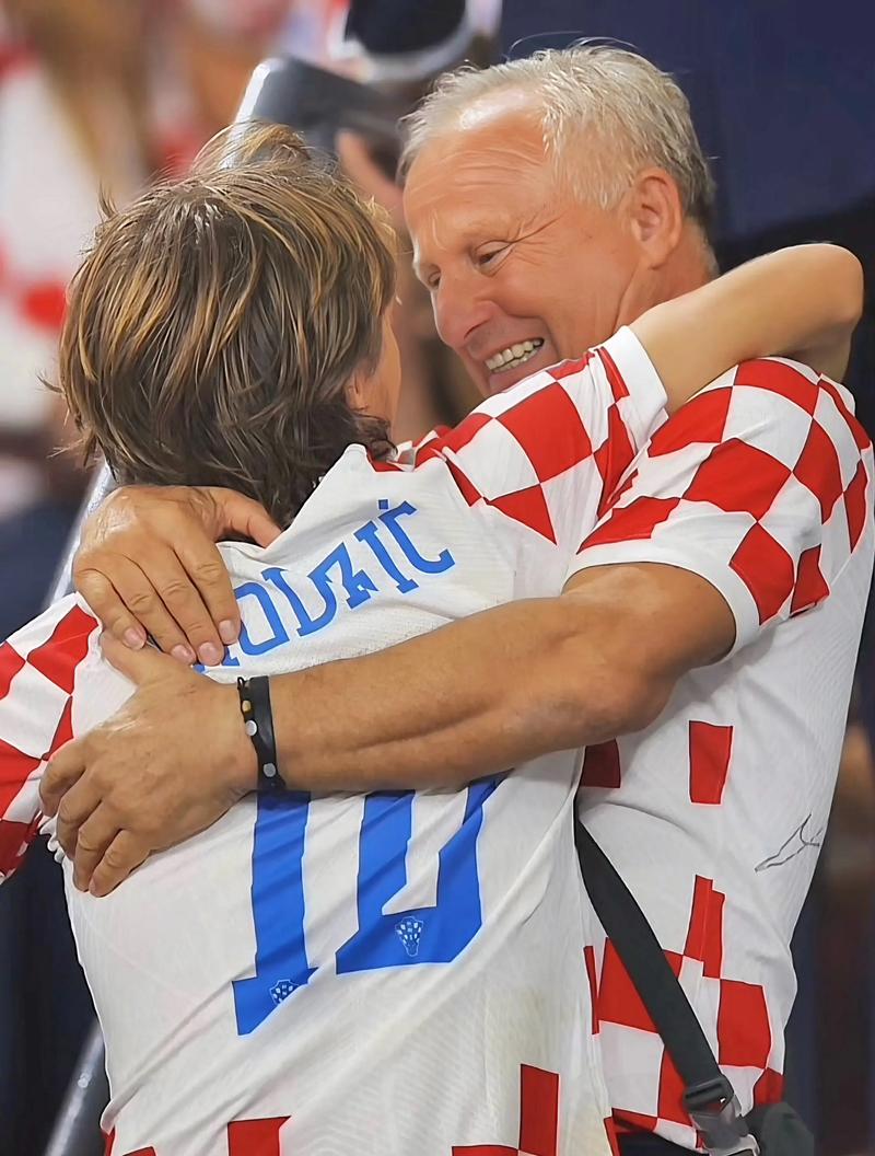 [国内足球]江文豪外围突施冷箭 完美弧线洞穿球门