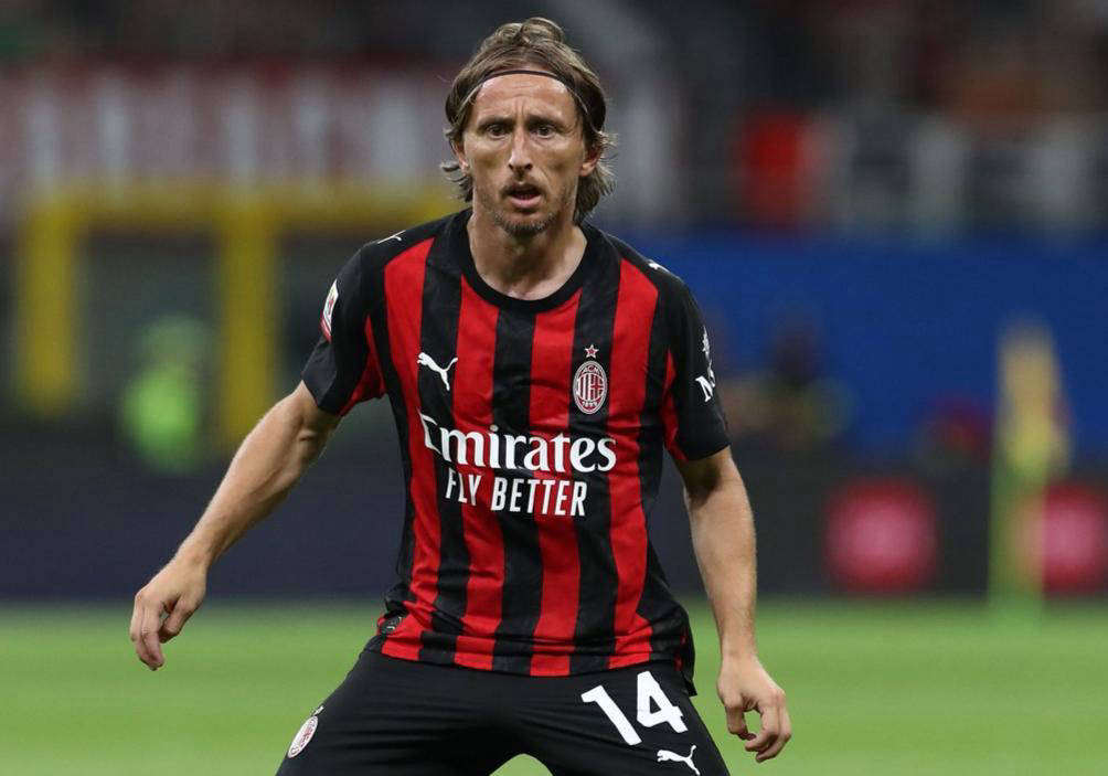 毫不知情！老鹰闪电交易，特雷·杨在替补席被告知交易，黯然离场